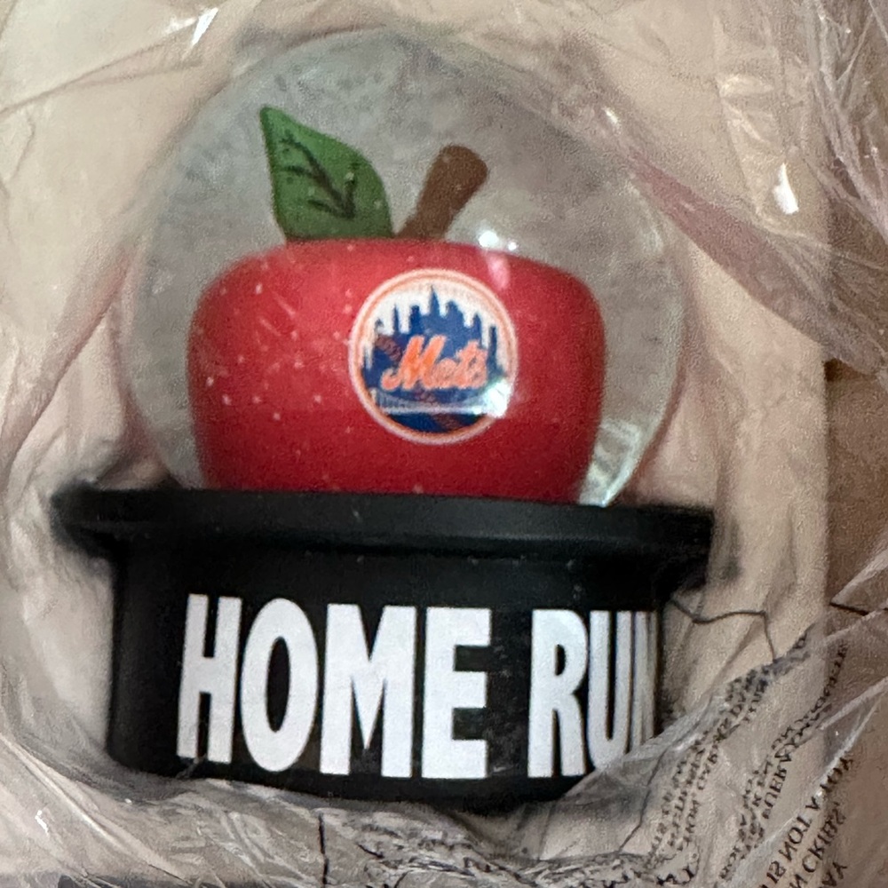 New York Mets Home Run Apple Snow Globe